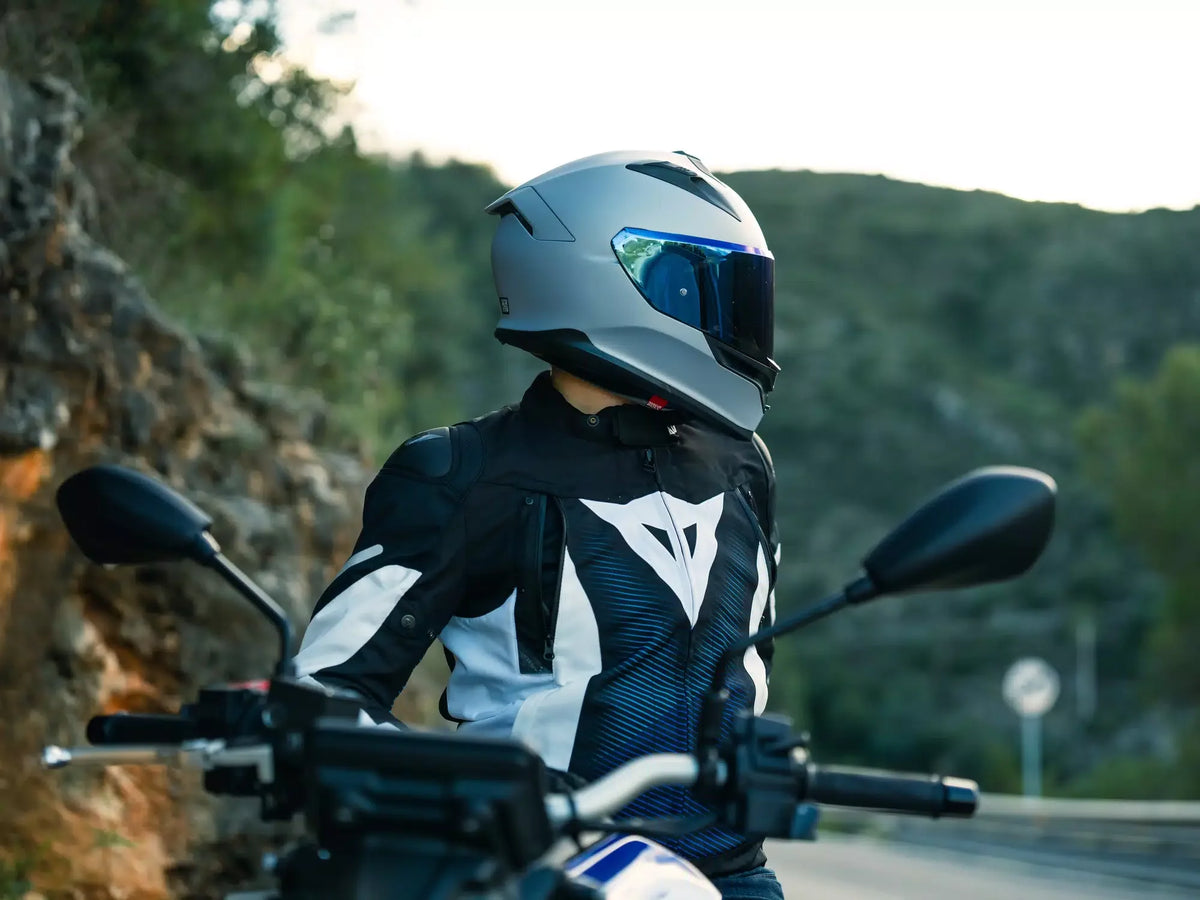 Chamarra de piel vs. textil para moto: ¿cuál elegir?