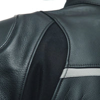 Motociclista usando chamarra Dainese Racing 4 negro rojo flúor