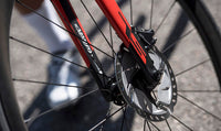 Detalle del grupo Shimano 105 Di2 de 12 velocidades de la Bicicleta Wilier Cento10 SL