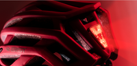 Vista trasera del casco de ciclismo GIST Planet One Plus rojo