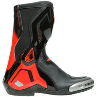Vista lateral exterior de botas Dainese Torque 3 Out negro rojo para circuito
