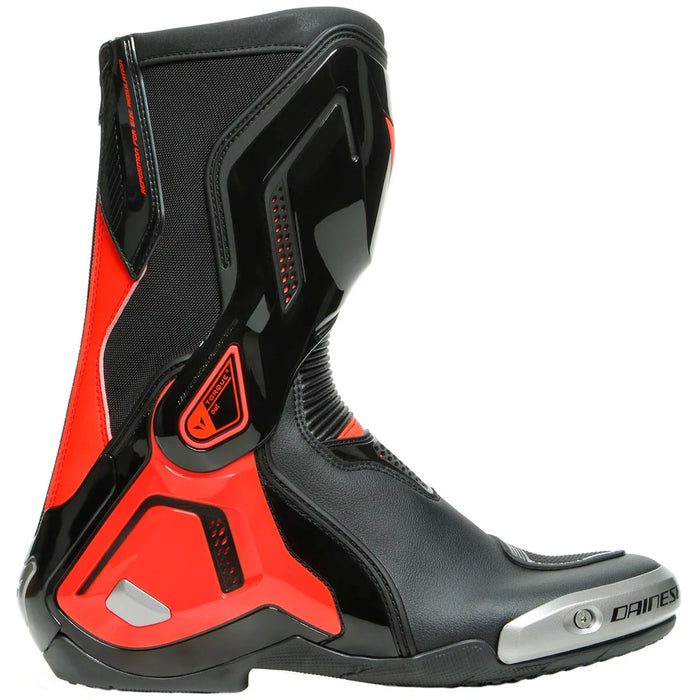 Vista lateral exterior de botas Dainese Torque 3 Out negro rojo para circuito