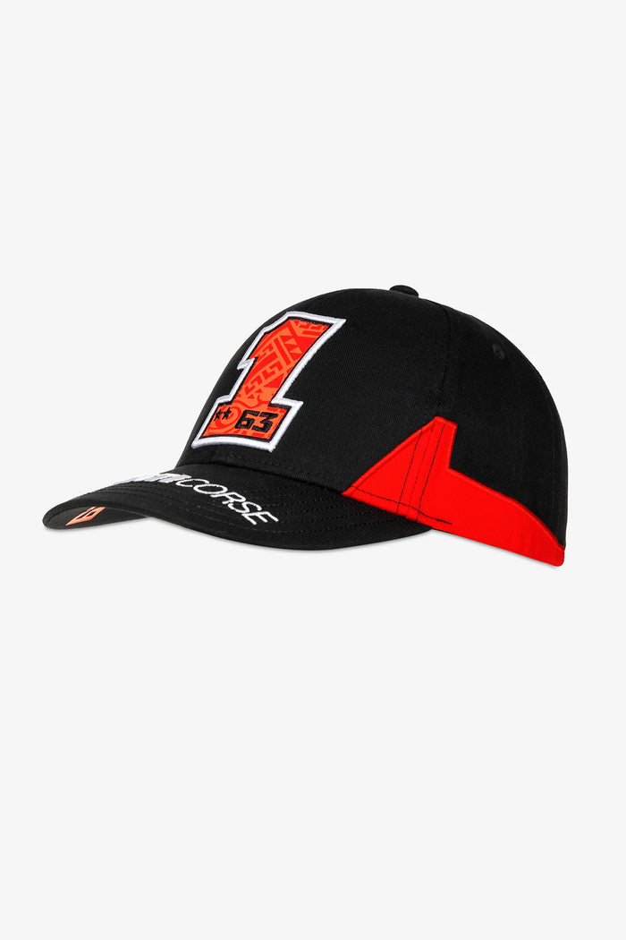 Gorra Ducati Pecco Bagnaia DBMCA472204 oficial Ducati Corse con número 1 de campeón mundial disponible en Ciao Italia México