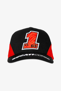 Vista frontal de la Gorra Ducati Pecco Bagnaia con número 1 bordado