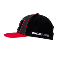 Vista lateral izquierda de la Gorra Ducati Troy Bayliss 21