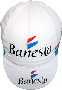 Detalle del logotipo Banesto en gorra Gist blanca con azul