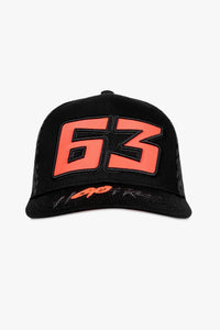 Vista frontal de la Gorra Pecco Bagnaia negra con número 63