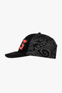 Vista lateral izquierda de la Gorra Pecco Bagnaia negra