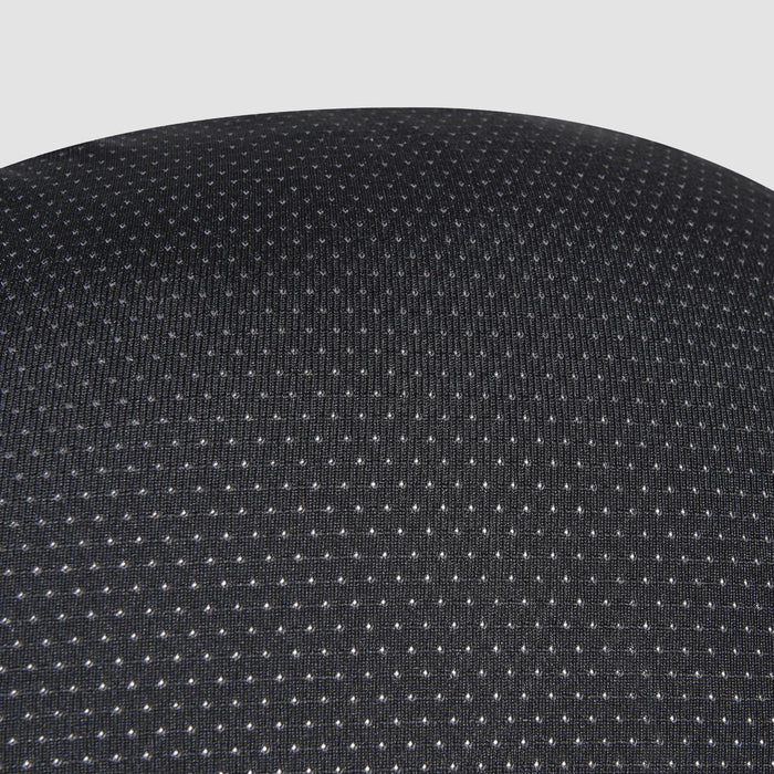 Detalle del tejido enriquecido con carbono del gorro Kedra-T Carbon Hole