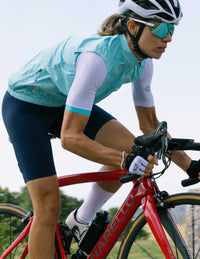 Vista lateral izquierda de guantes Bicycle Discesa Lady White