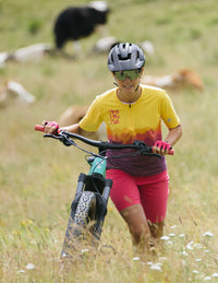 Vista lateral derecha de guantes Bicycle Mia Pink