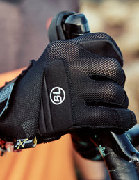 Vista lateral derecha de guantes Bicycle Terra BL44717 negro