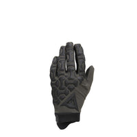 Protección reforzada en nudillos de los guantes Dainese HGR EXT
