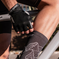 Vista frontal de guantes de ciclismo Gist Air Negro Art 5519