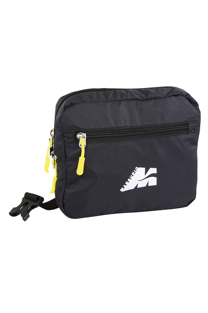 Mochila cangurera Marsupio Flash color negro vista frontal
