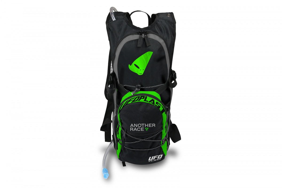 Mochila de hidratación UFO Plast Buggy MB02254 original con depósito de 2 litros disponible en Ciao Italia México
