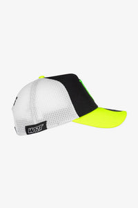 Detalle de paneles de malla en gorra Trucker New Era VR46 Monster Energy WRT negra