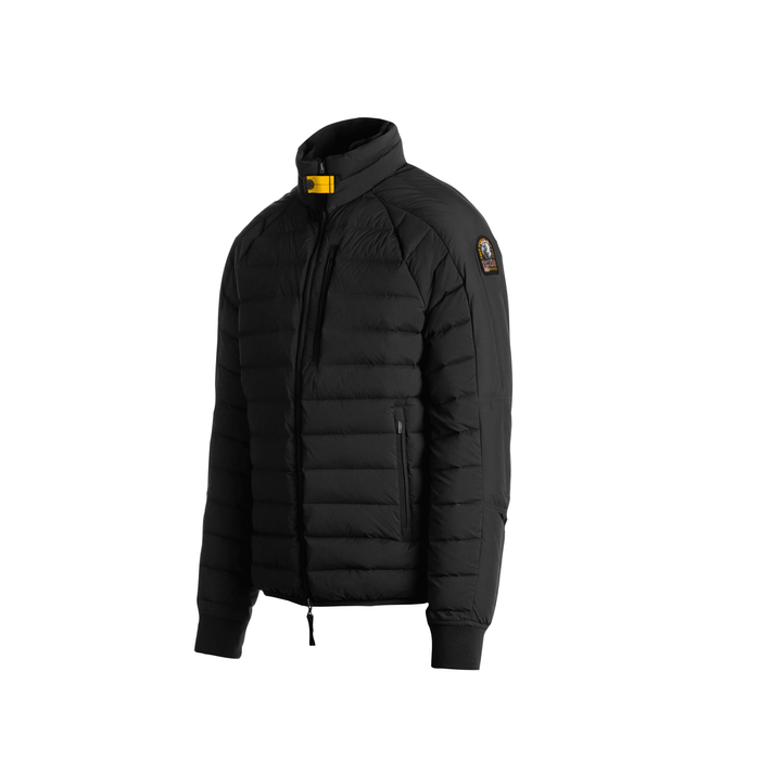 Detalle de construcción seamless en chamarra Parajumpers Moises negra