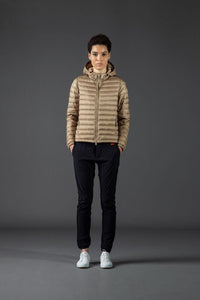 Detalle de tejido técnico en chaqueta Parajumpers Suiren Lady oliva