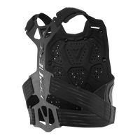 Motociclista utilizando el peto Dainese Rival Chest Guard