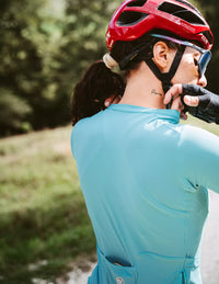 Vista trasera de jersey Bicycle Line Ghiaia S3 para mujer con bolsillos traseros