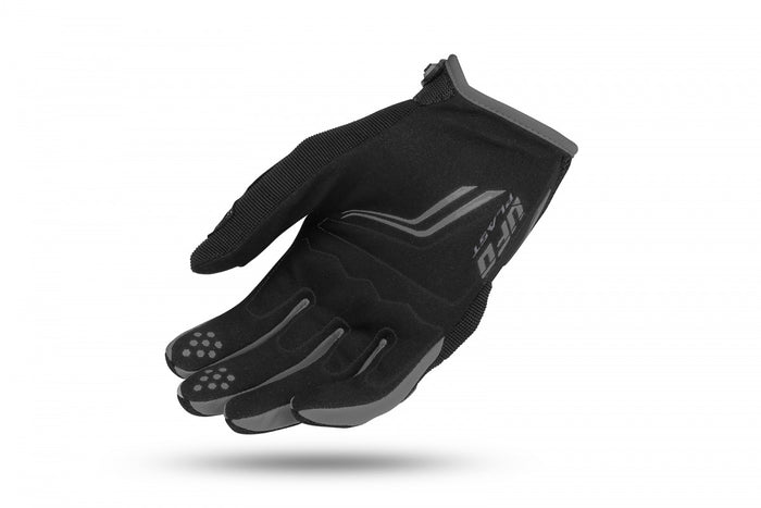 Protección de carbono en nudillos de los guantes UFO Reason para motocross