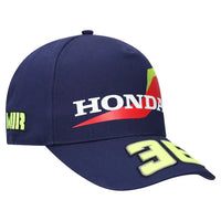 Detalle de los logotipos Honda HRC Castrol en la gorra VR46 Joan Mir Dual Honda