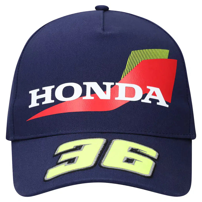 Detalle del número 36 bordado en la visera de la gorra VR46 Joan Mir Dual Honda
